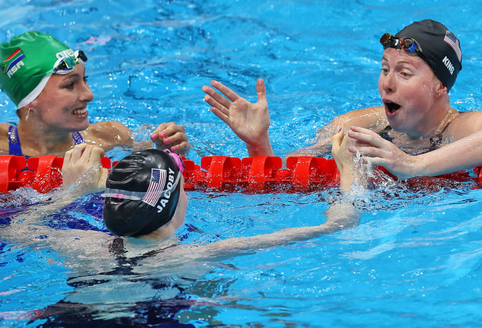 100-breaststroke-finish